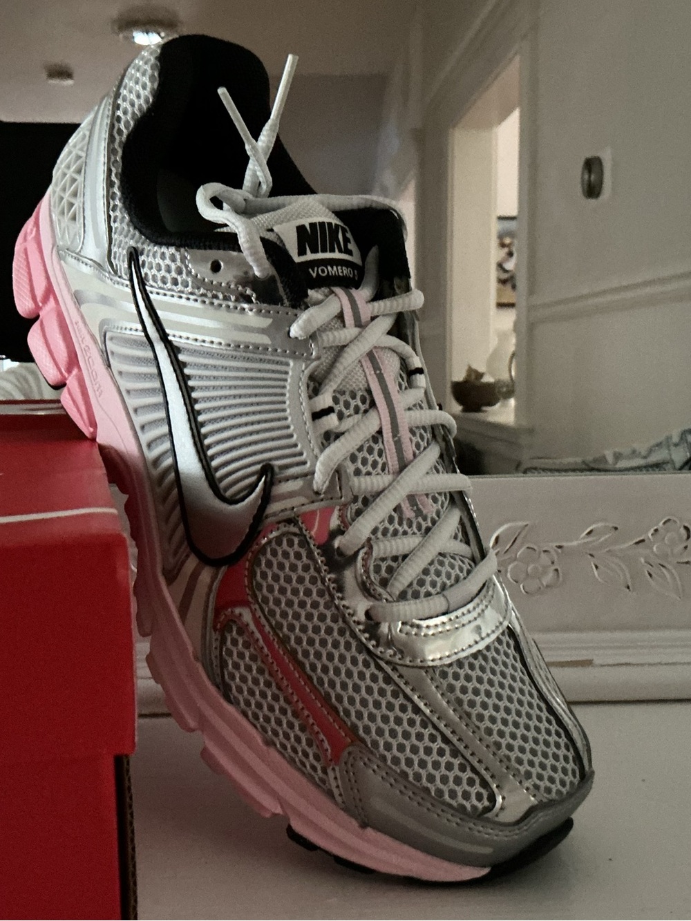 New in Box Womens Nike Zoom Vomero 5